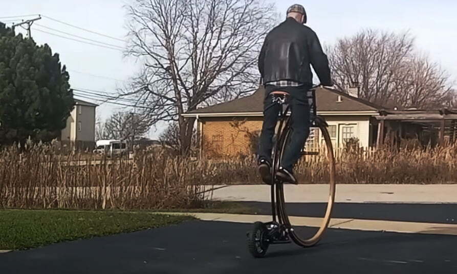 Giant Electric Bike with Hubless Wheels 3