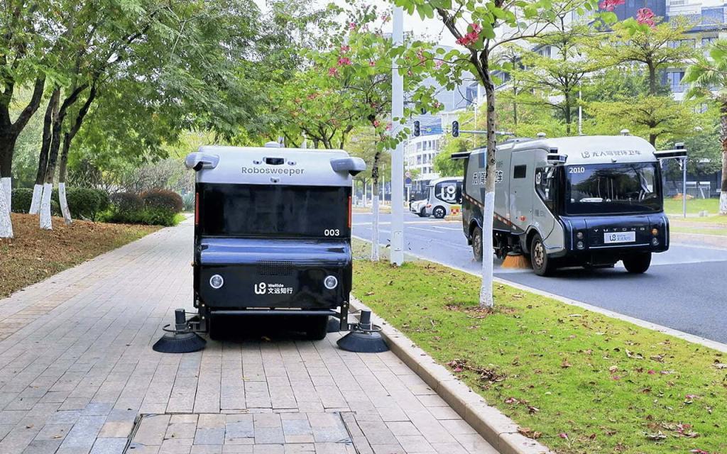 Autonomous Cleaning Fleet "WeRide Wobosweeper S1" 2