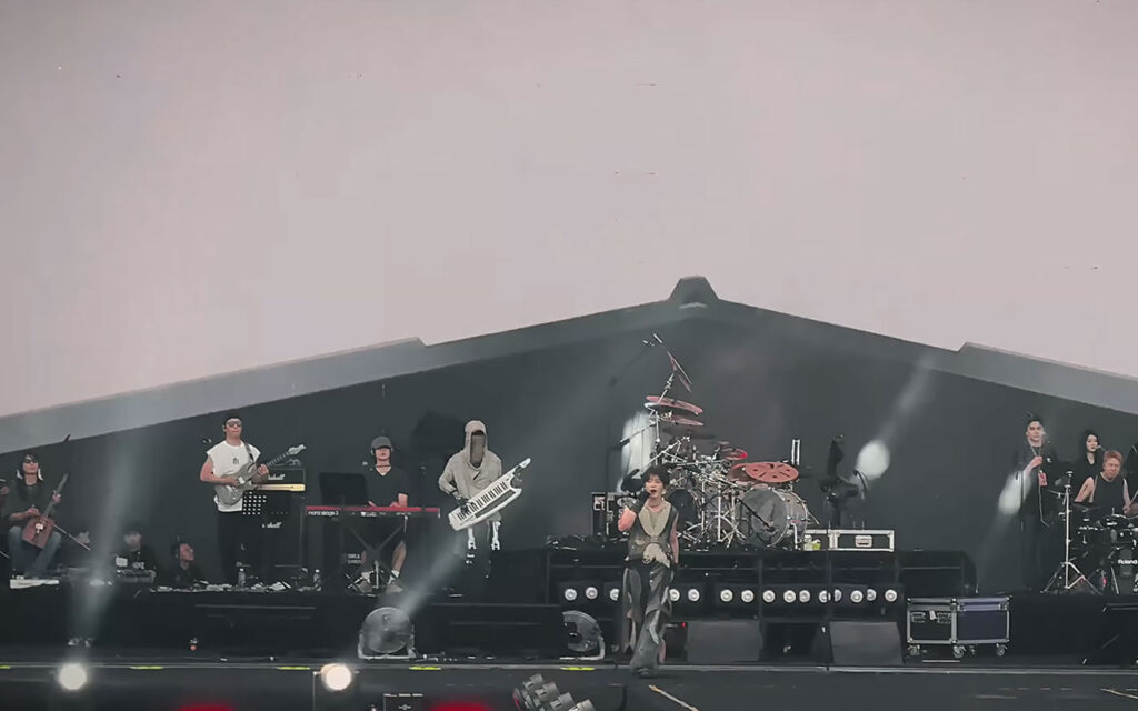 Robot Man's Keytar Show at a Festival 4